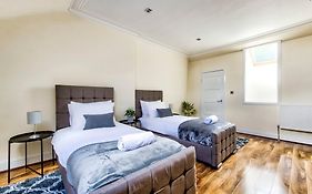 Stunning 5 Bedroom Apt, Close To City Centre, Sec, Hydro And Motorway